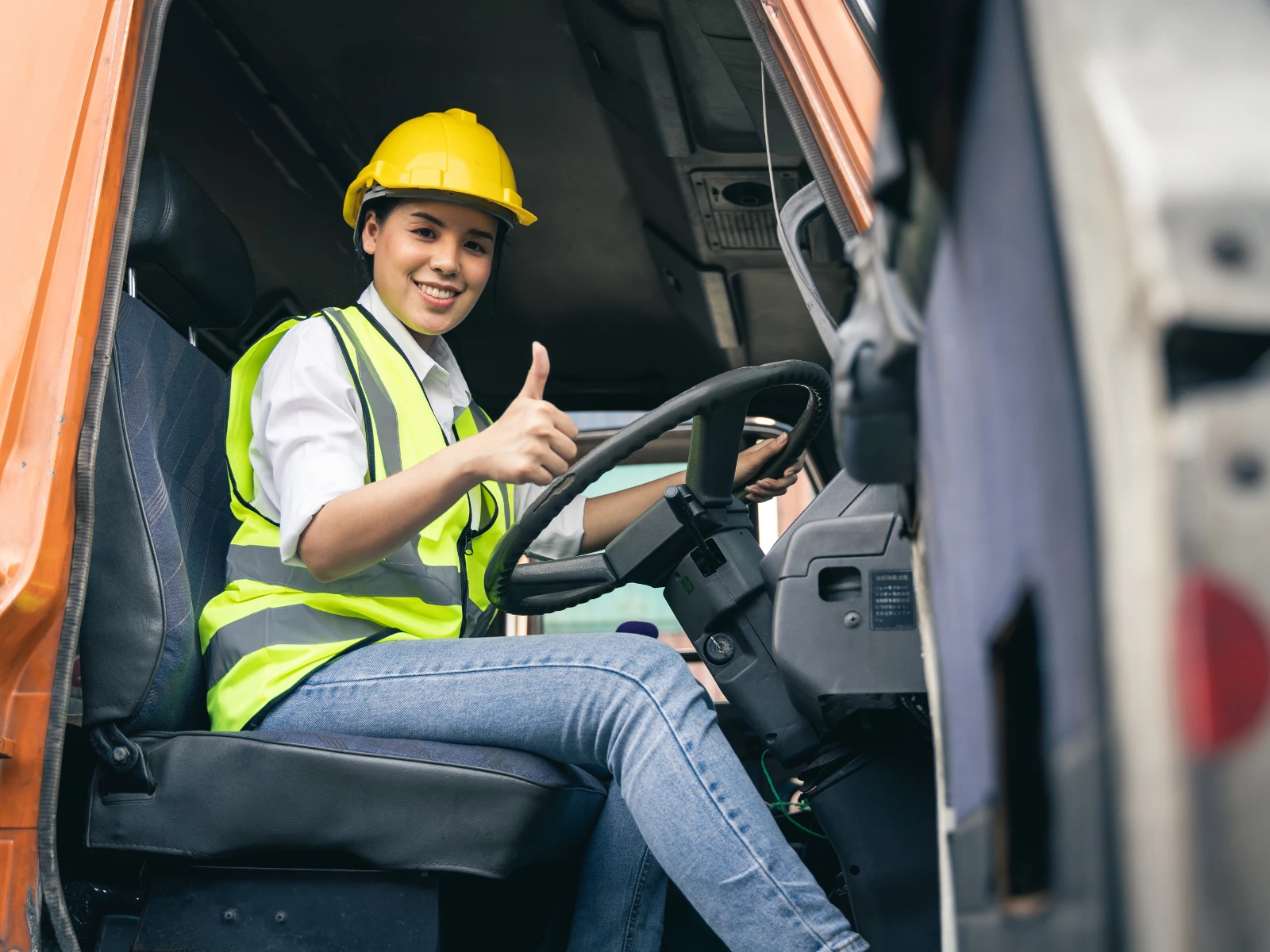 Jobalto-sollicitante in de cabine van een vrachtwagen
